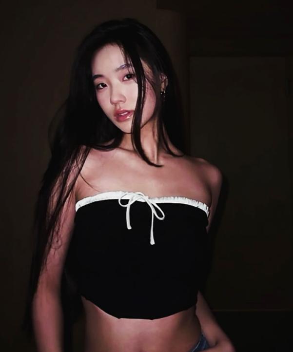 解析(澳门特一肖一码2022精准)小S大女儿Elly登上杂志，照片风格比小S夸张很多，Elly很会摆造型  第15张