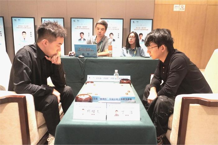 评析澳门今晚一肖一码必中,第五届嵊州杯中国王中王围棋争霸赛：李轩豪、芈昱廷晋级胜者组决赛  第3张